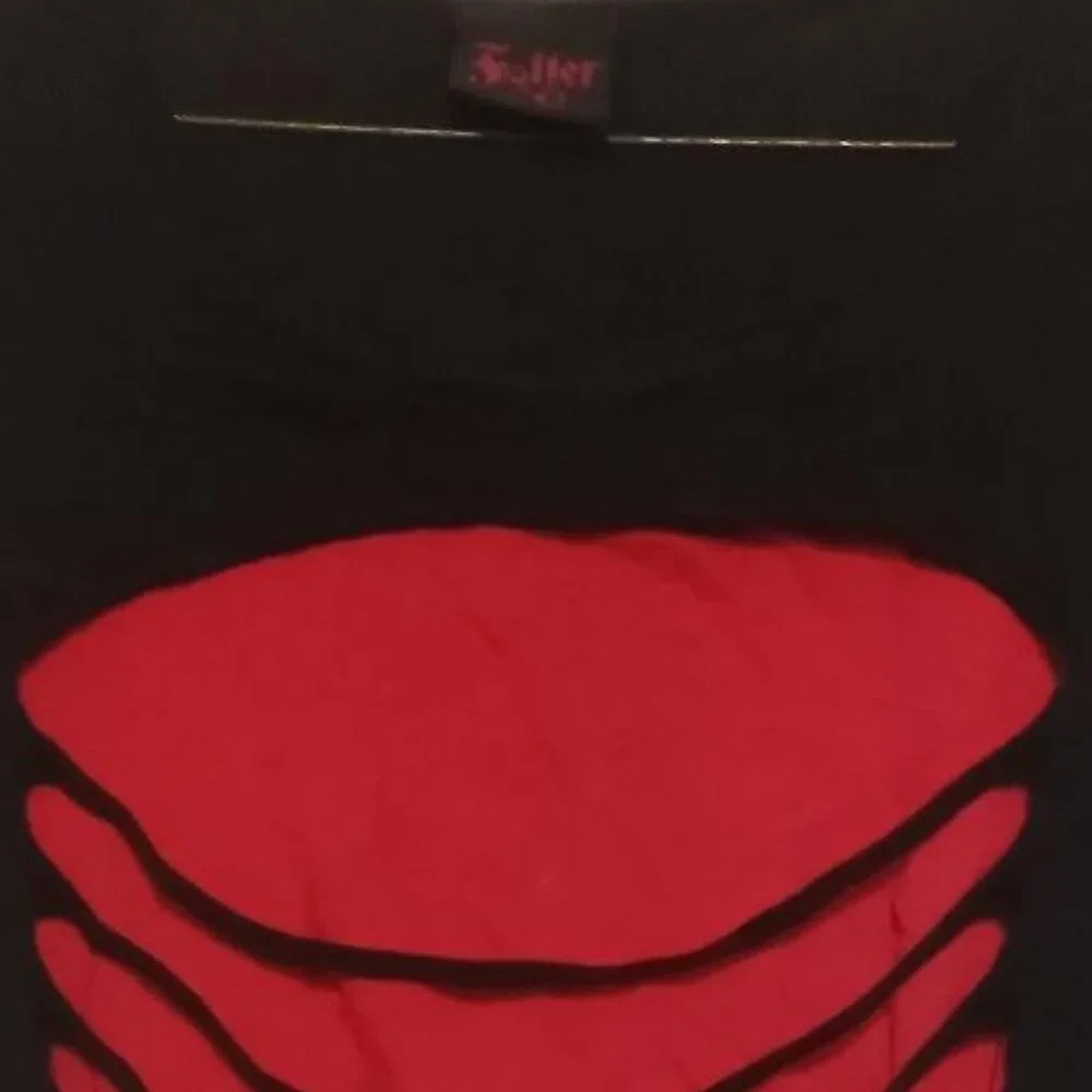 Retro 00s Y2K Red and Black Ripped Folter shirt - Goth, Punk - Picture 2 of 3